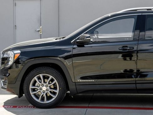Used 2023 GMC Terrain SLT AWD/4WD image 17