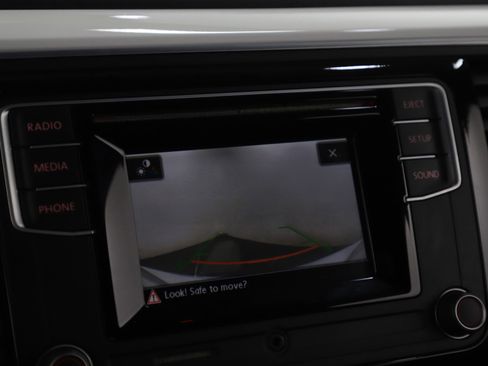 Used 2019 Volkswagen Beetle 2.0T SE image 24