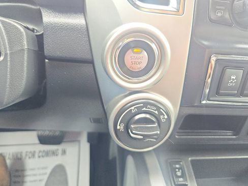Used 2017 Nissan Titan SV image 27