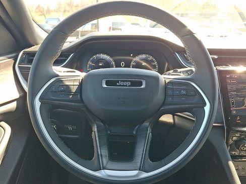 Used 2024 Jeep Grand Cherokee L Limited w/ Luxury Tech Group II AWD/4WD image 19