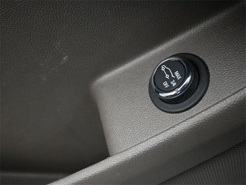 Used 2018 Chevrolet Traverse LT image 34