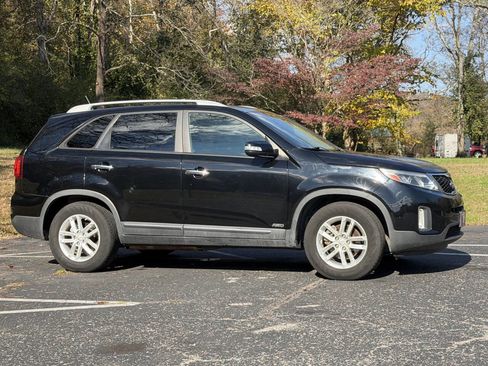 Used 2014 Kia Sorento LX image 4