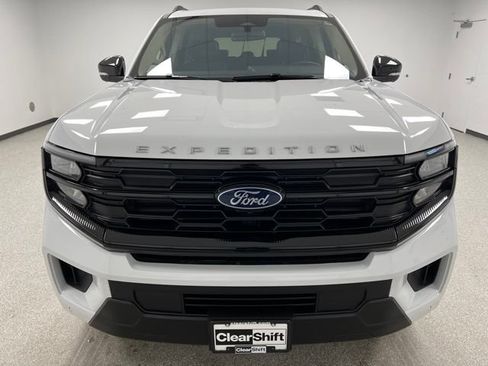 Used 2025 Ford Expedition Active AWD/4WD image 3