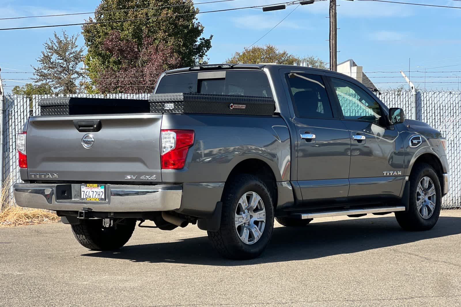 Used 2017 Nissan Titan SV AWD/4WD image 3