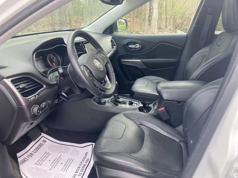 Used 2019 Jeep Cherokee Limited AWD/4WD image 12