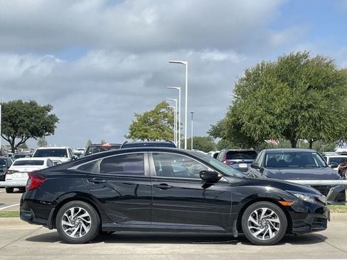 Used 2017 Honda Civic EX image 3