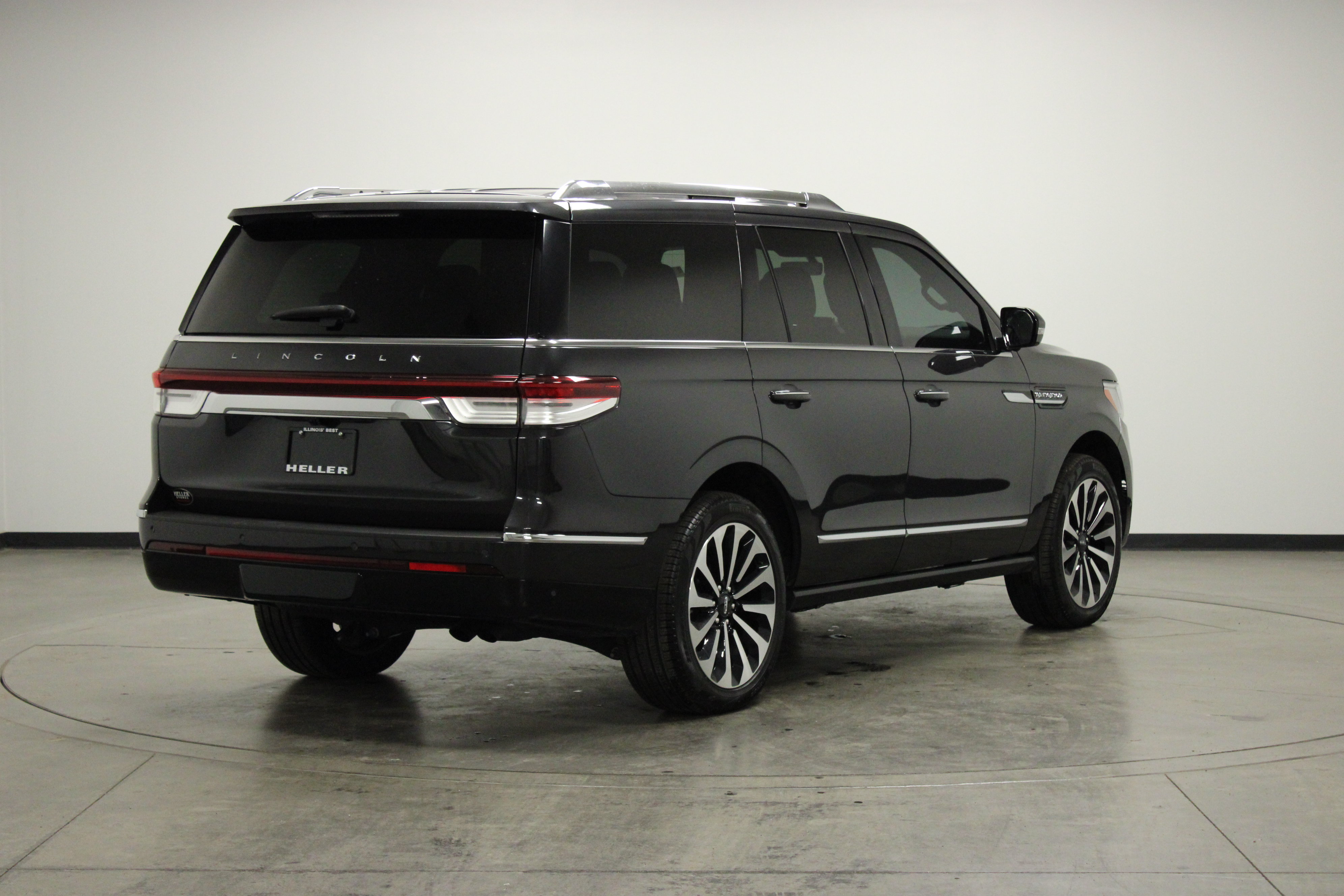 Used 2024 Lincoln Navigator Reserve AWD/4WD image 8