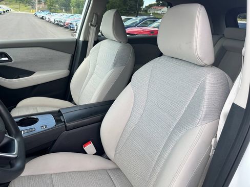 Used 2023 Nissan Rogue SV FWD image 12
