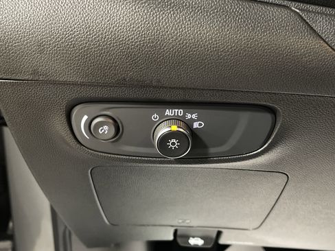 Used 2025 Buick Encore GX Sport Touring image 19