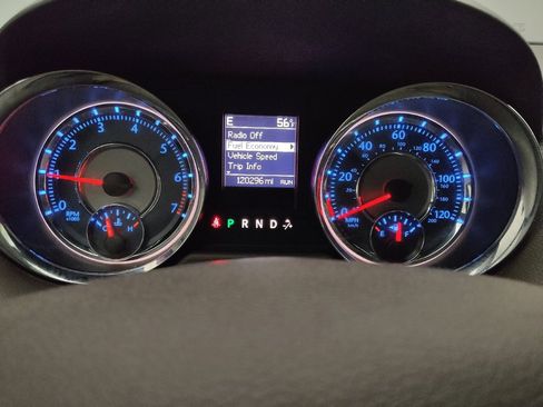 Used 2016 Chrysler Town & Country Touring w/ Driver Convenience Group image 23