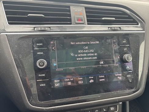 Used 2018 Volkswagen Tiguan SEL AWD/4WD image 19