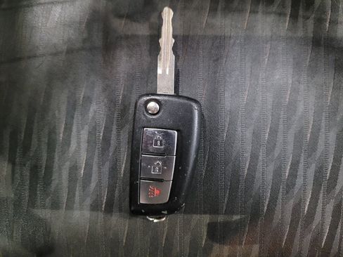 Used 2018 Nissan Rogue S image 32