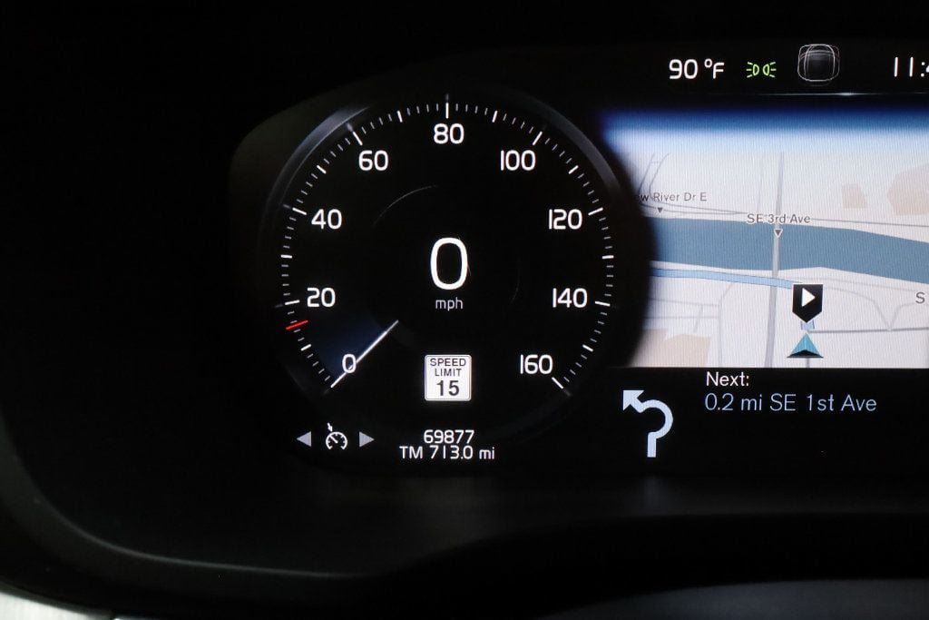 Used 2019 Volvo XC60 T5 Momentum w/ Multimedia Package AWD/4WD image 12