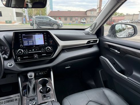 Used 2021 Toyota Highlander Limited AWD/4WD image 17