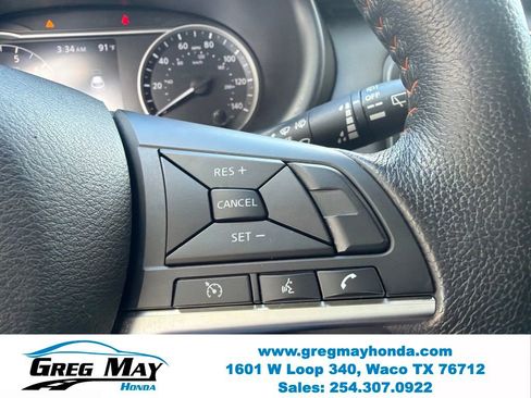 Used 2018 Nissan Kicks SR FWD image 14