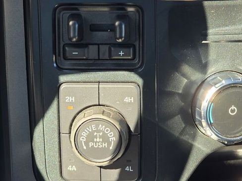 Used 2025 Ford F150 Lariat w/ Equipment Group 502A High image 17