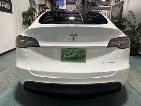 Used 2020 Tesla Model Y Long Range image 5
