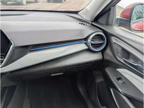 Used 2025 Chevrolet Trax LT w/ LT Convenience Package image 28