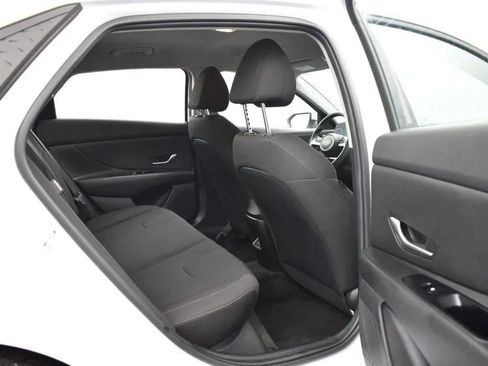 Used 2024 Hyundai Elantra SEL image 17