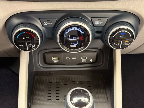 Used 2023 Hyundai Venue Limited w/ Cargo Package FWD image 22
