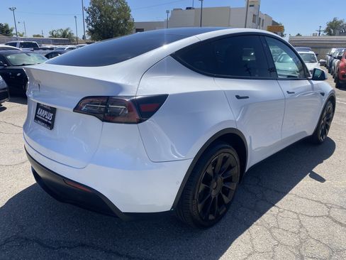 Used 2021 Tesla Model Y Long Range AWD/4WD image 10