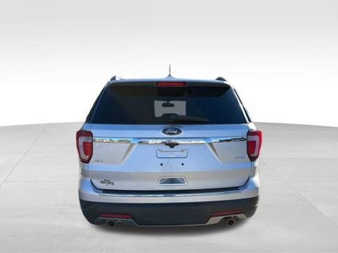 Used 2018 Ford Explorer XLT w/ Equipment Group 202A image 8