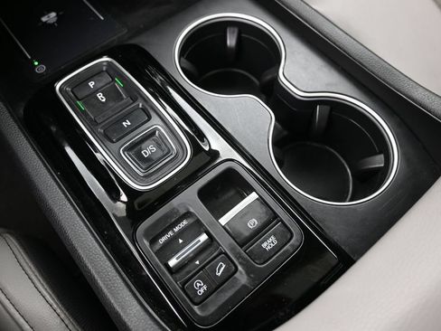 Certified 2024 Honda Pilot Touring image 16