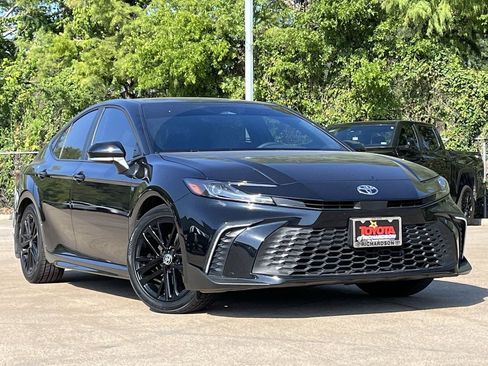 Used 2026 Toyota Camry SE w/ Convenience Package FWD image 2