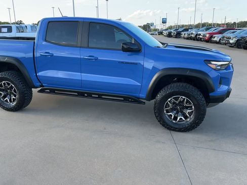 Used 2026 Chevrolet Colorado ZR2 w/ Technology Package AWD/4WD image 9