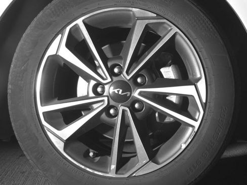 Used 2024 Kia Forte LXS FWD image 22