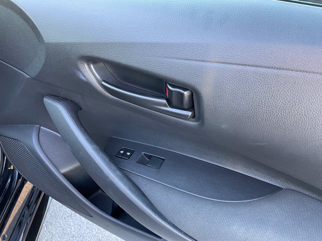 Used 2025 Toyota Corolla LE FWD image 30
