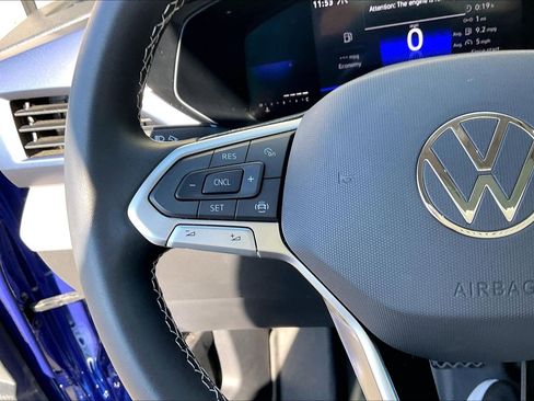 Certified 2022 Volkswagen Taos SE w/ Panoramic Sunroof Package image 18