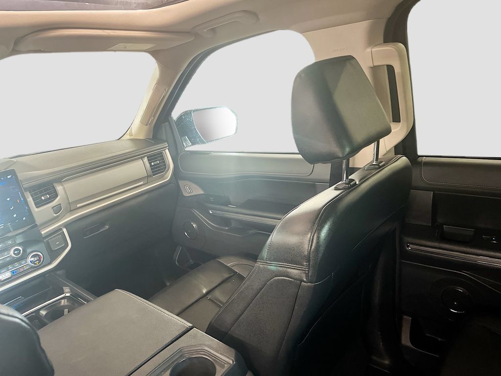 Used 2023 Ford Expedition XLT AWD/4WD image 24