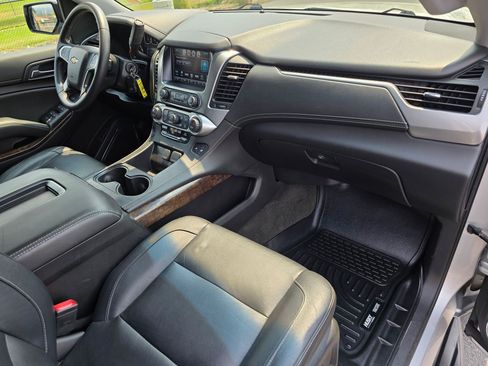 Used 2018 Chevrolet Suburban LT AWD/4WD image 12