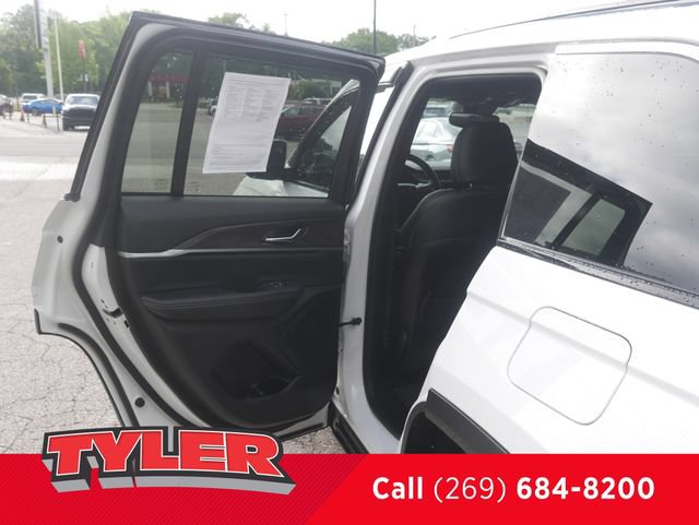 Certified 2024 Jeep Grand Cherokee Limited AWD/4WD image 19