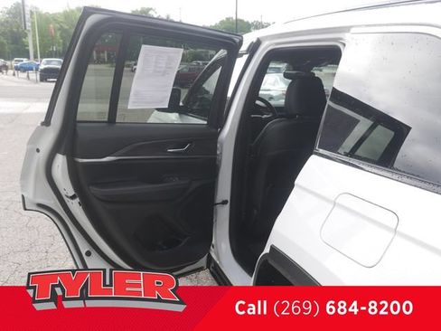 Certified 2024 Jeep Grand Cherokee Limited AWD/4WD image 19