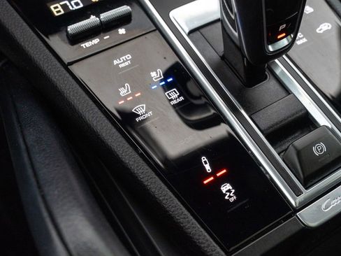 Used 2023 Porsche Cayenne Platinum Edition image 32