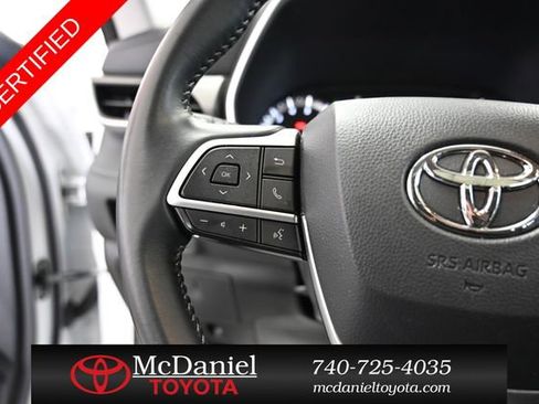 Certified 2025 Toyota Highlander XLE image 25