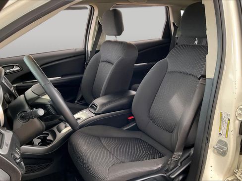 Used 2018 Dodge Journey SE w/ Popular Equipment Group FWD image 9