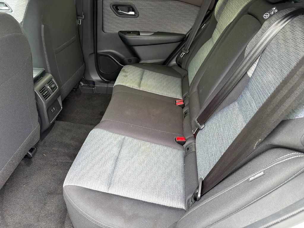 Used 2023 Nissan Rogue SV AWD/4WD image 16