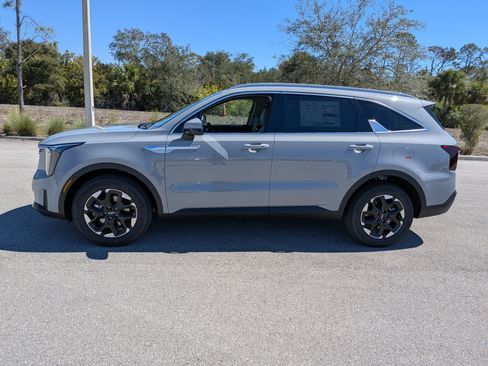 New 2026 Kia Sorento S FWD image 8