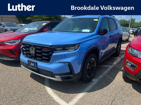 Used 2025 Honda Pilot TrailSport image 1