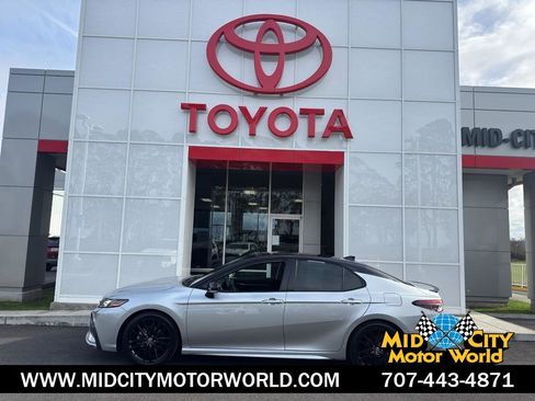 Used 2022 Toyota Camry XSE image 1