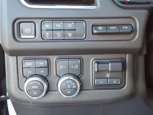 Used 2024 GMC Yukon AT4 w/ AT4 Premium Plus Package image 21