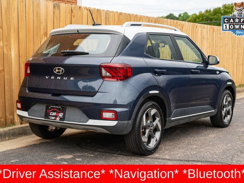 Used 2024 Hyundai Venue Limited FWD image 6