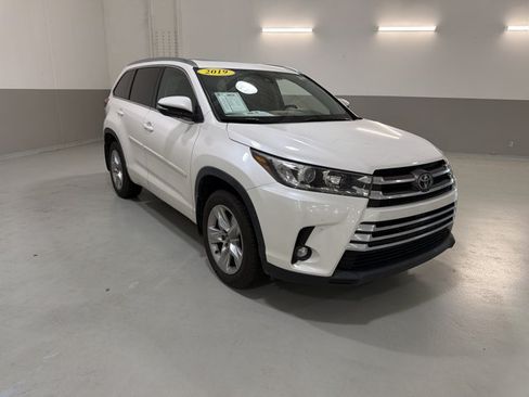 Used 2019 Toyota Highlander Limited AWD/4WD image 4