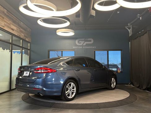 Used 2018 Ford Fusion SE w/ Fusion SE Technology Package FWD image 3