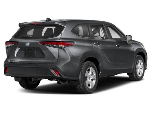 Used 2023 Toyota Highlander LE AWD/4WD image 5
