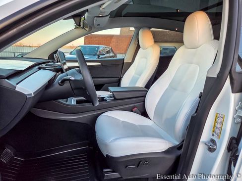 Used 2023 Tesla Model Y Long Range image 9