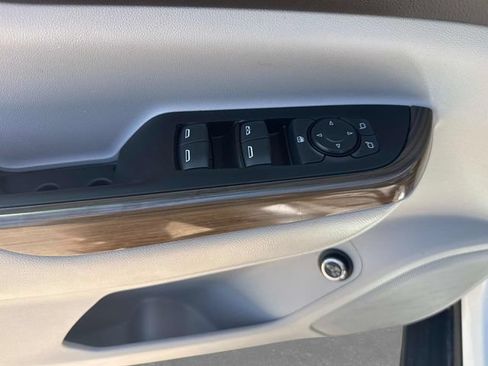 Used 2023 GMC Acadia SLE w/ Driver Convenience Package FWD image 13